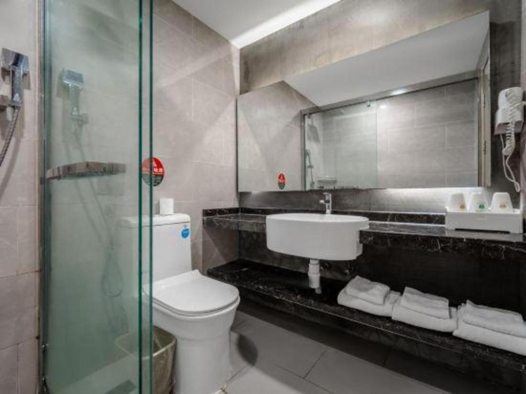 Jitai Yangpu Benxi Hospital Branch Hotel 2*