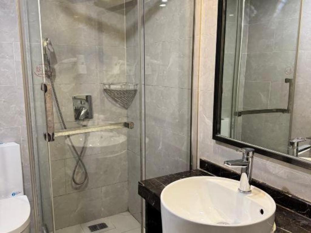 Hotel Jitai Yangpu Benxi Hospital Branch 2*