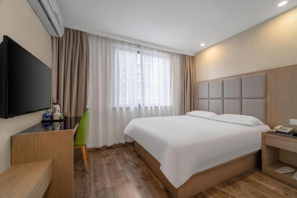 Hotel Jitai Yangpu Benxi Hospital Branch