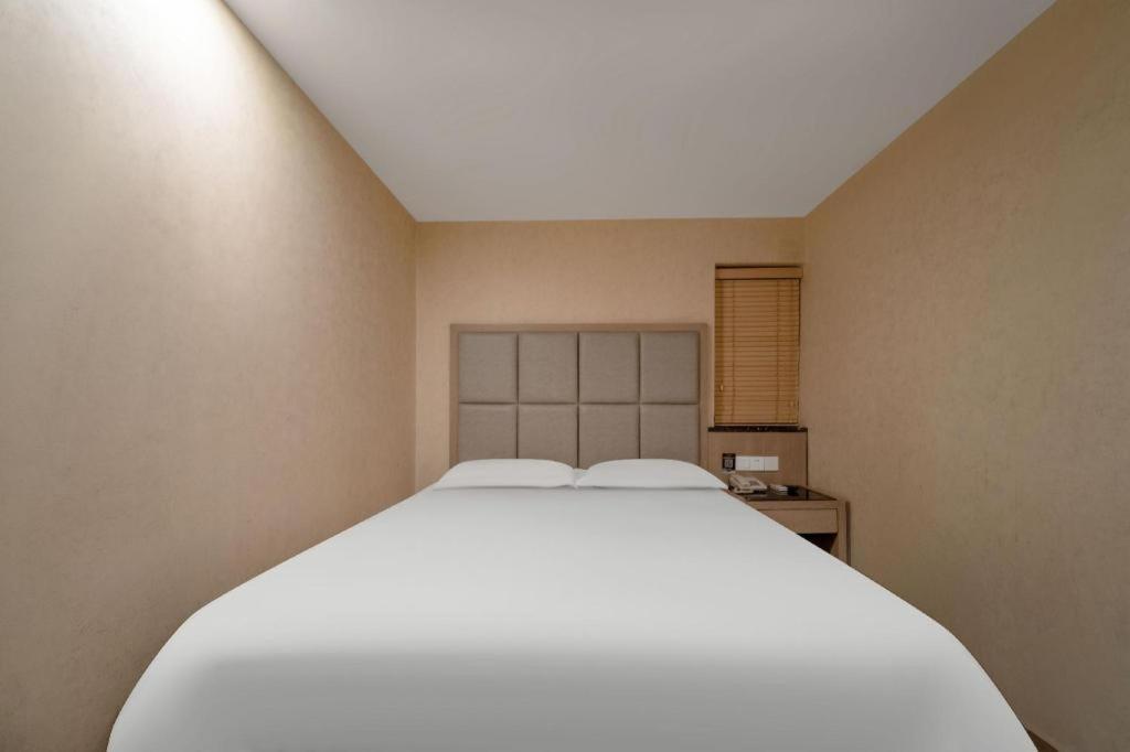 Jitai Yangpu Benxi Hospital Branch Hotel 2*