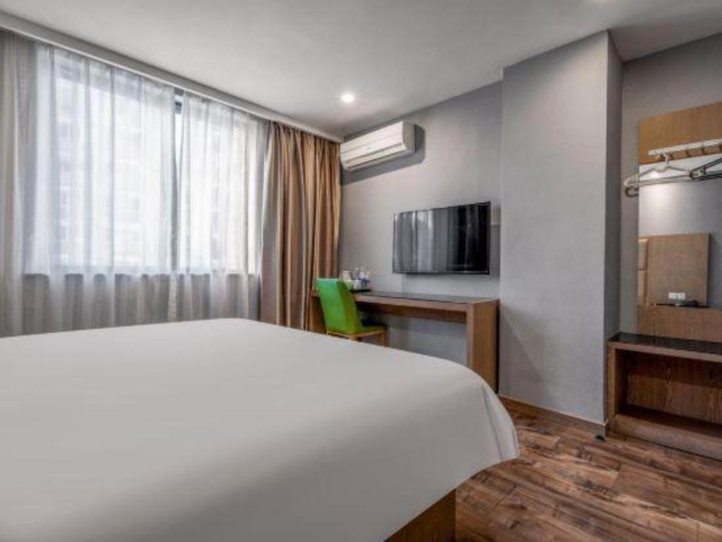 Hotel Jitai Yangpu Benxi Hospital Branch 2*