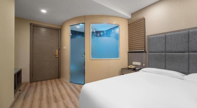 Jitai Yangpu Benxi Hospital Branch Hotel