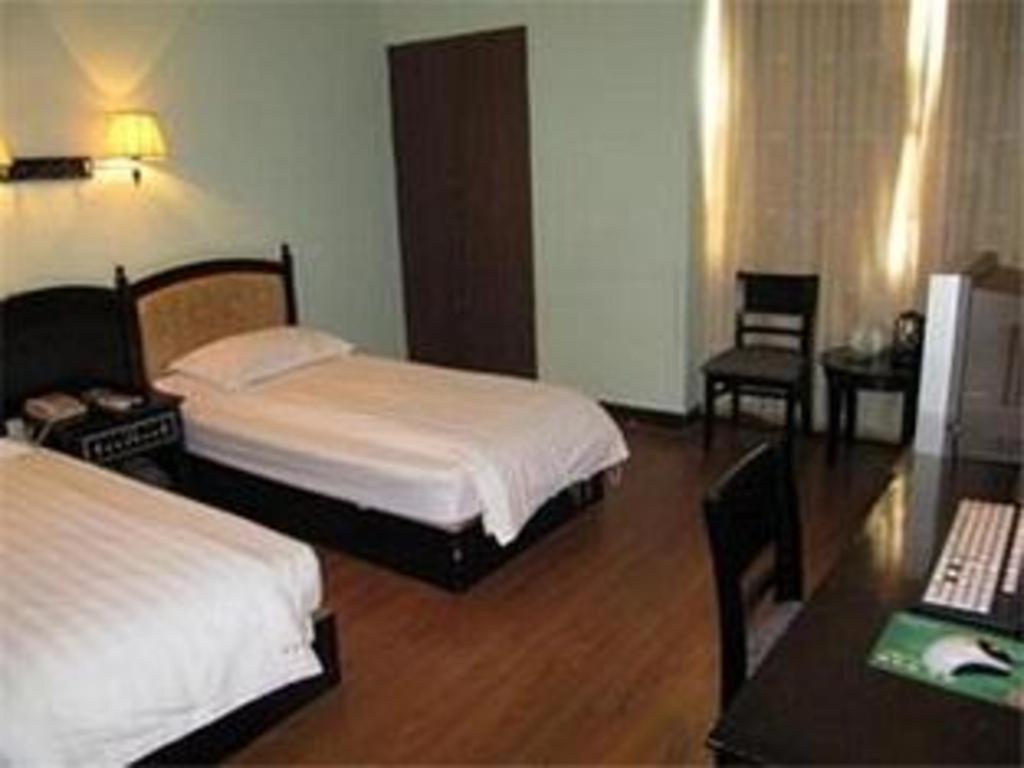 Jitai Yangpu Benxi Hospital Branch Hotel 2*
